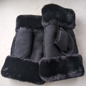 NWT black real shearling suede fingerless mittens